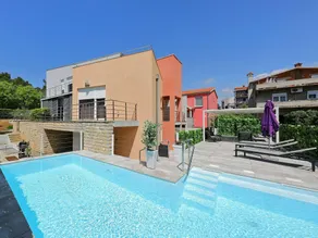 Fabulous villa with private  pool, fenced garden, roofed terrace, great location - Image 3