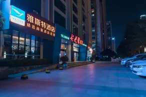 Yeste Hotel Liuzhou Wuxing Pedestrian Street Sunshine 100 Ancient Town - Image 4