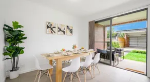 Entire home in Austral, Australia - Image 3