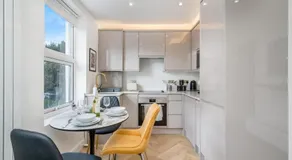 Premium Luxe 1 Bedroom Apartment Camden - Image 2
