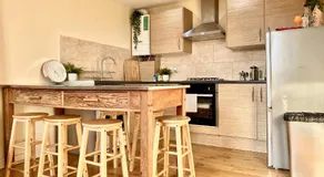 London's Central East End 2 Bedroom City Apartments - Image 5