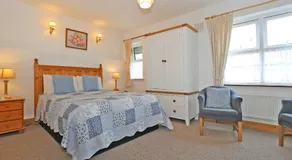 The Courtyard Guesthouse B&B - Image 2