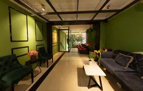 Vintage Hoang Phi Hotel & Spa - Park View - Image 3