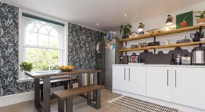 Grand Apartment in Historic Building with Free Parking - Image 2