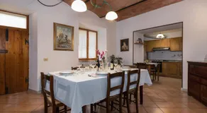 Enchanting Flat with Patio in Abbadia a Isola - Image 4