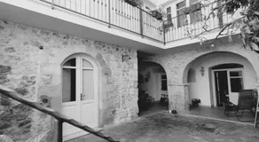 Domo Antiga Guest Rooms - Image 3