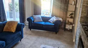 Comfortable 4 Bedroom Stay, Sleeps 7, Parking & WiFi - Image 5