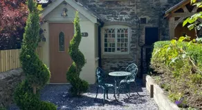 Posh Little Cottage - Image 4