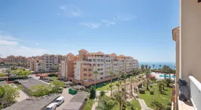 Appartement avec jardin, piscine et terrasse | Vue mer - Image 5