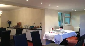 London Heathrow Guesthouse - Image 4