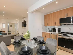 Modern Chic 3BR-Heart of FiDi Seaport - Image 3