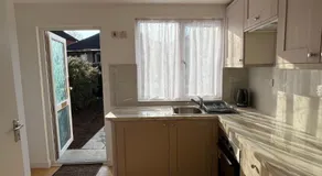 Studio in Greenford - 20 mins to Heathrow or London - Image 2