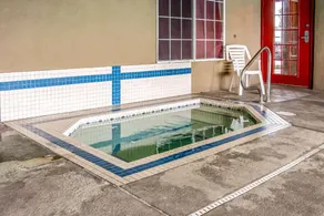 Econo Lodge Southeast Milwaukie - Image 4