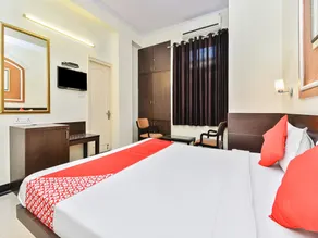 OYO 33004 HOTEL CANDY PALACE - Image 3