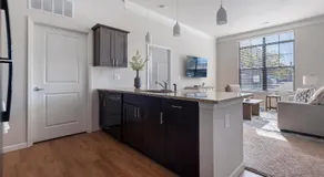Landing Amazing 1BD Gym Pool - Image 4