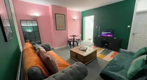The Hive 2-Bed Apartment with Kitchen and Private Bathroom in Lively Monton Village - Sleeps 4 - Free WiFi - Parking Nearby - Image 2