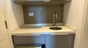 Flat com VISTA de CINEMA para Praia da BARRA da Tijuca - 5 min da PRAIA - Ar Condicionado, Portaria 24h, Wi-Fi 500 Mbps, Piscina, Academia, Sauna, Quadra de Tênis - Image 5