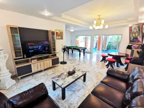 JOOPLAND Luxury Pool Villa Pattaya Walking Street - Image 3