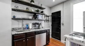 Charming, Happy 1-Bed Oasis: RVA Retreat Awaits! - Image 4