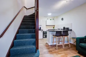 Comfy 1BR unit in Cambridge with Free Parking - Image 4