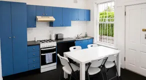Cosy 3 Bedroom Apartment In Trendy Haberfield - Image 5