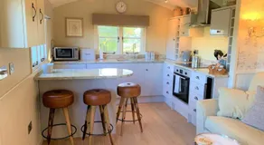 Stunning Shepherds Hut with Superb Views & Fire Pit near a Superb Gastro Pub - Image 4