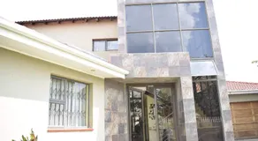 Lalela House Boutique Guesthouse - Free Wifi & Secure Parking - Image 4