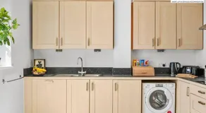 The Penthouse 3 Bedroom Apartment by Sambridge Stays - Image 5