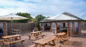 The Chequers Inn, Thornham - Image 4
