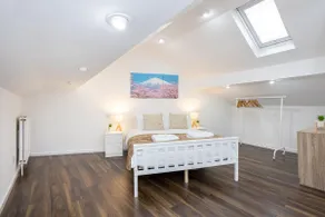 Spacious 5BDR House By Vista Stays Short Lets & Serviced Accommodation Manchester With Free WiFi, Parking & Netflix - Image 2