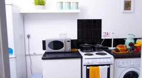1 Bed Flat - Sleeps 4 - Parking - Wifi - Image 4