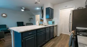 3 Bed Townhouse with King Bed Mins from Downtown - Image 4
