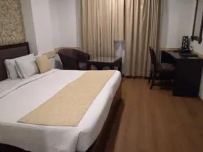 Hotel Clark Inn Kaushambi - Image 2
