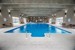 Surreys Grand Crowne Resort - Image 2