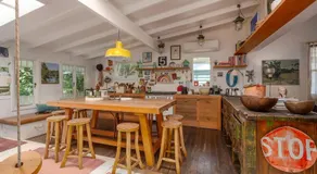 Beautiful Unique Cottage -Pet-Friendly-walk to town - Image 5