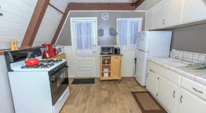 The Getaway - Wunderschönes A-Frame-Chalet / In der Nähe von allem / Kostenloses WLAN / KOSTENLOSER 2-Stunden-Fahrrad- / Kajakverleih - Image 4