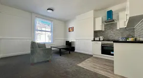 Oxford Street Apartments - Image 3