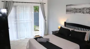 Stay at Home Airport Lodge - Image 2