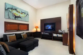 Fully Serviced Villa with Private Pool close to Echo Beach - Image 2