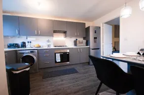 Stylish House | Sleeps 6 | Fast Wi-Fi | Parking - Image 4