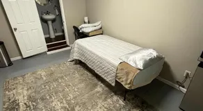 Cozy Room Near Downtown Hendersonville - Image 2