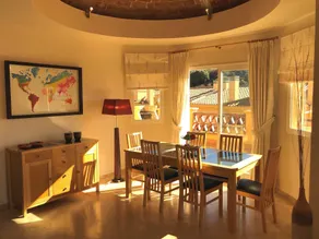 Penthouse with sunny terrace and sea views - Image 4