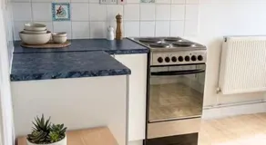 Stylish Studio with SuperKing Bed - Image 4