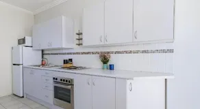 Top Location Beachside Apartment - Image 5