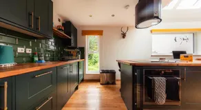 Luxurious 2 Bdrm Seaview Cottage 1 SH1 - Image 4