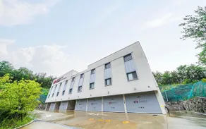 Annette Motel - Image 3