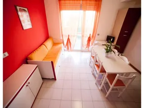 Apartment in Luni mit Balkon - Image 2