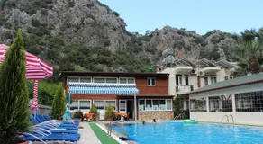 Canada Hotel & Bungalows - Image 2