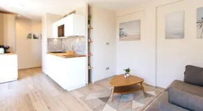 L36 Sea view terrace 10min walking to sea/Parking & AC - Image 2