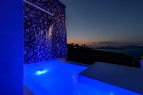 Earino Suites and Villa - Image 4